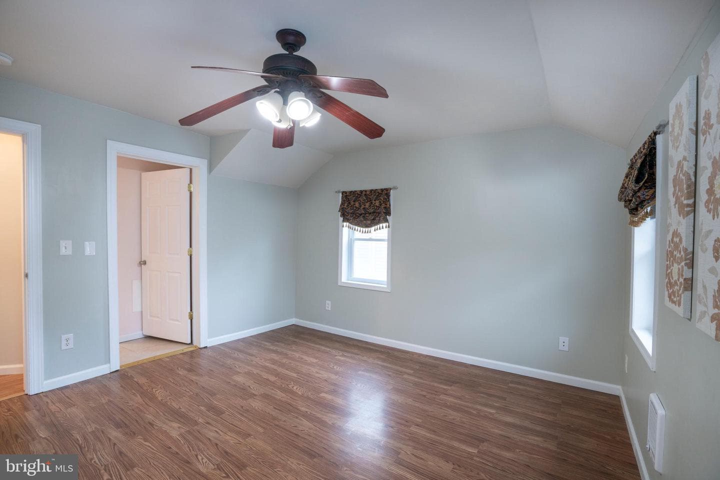 328 E Logan Street photo 41