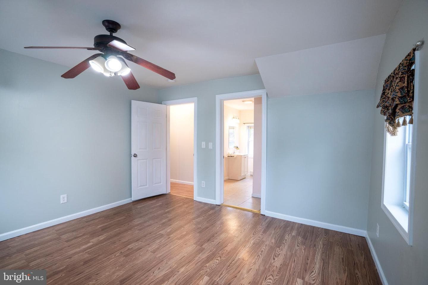 328 E Logan Street photo 42