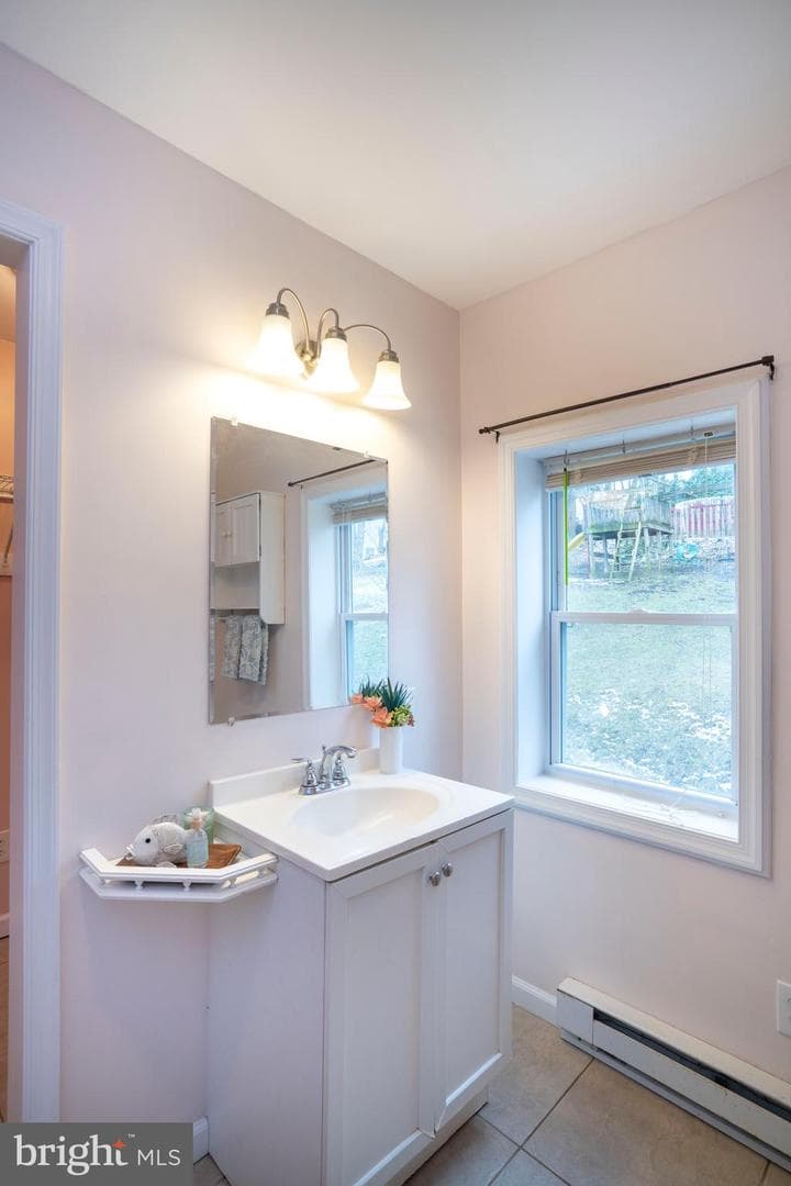 328 E Logan Street photo 44