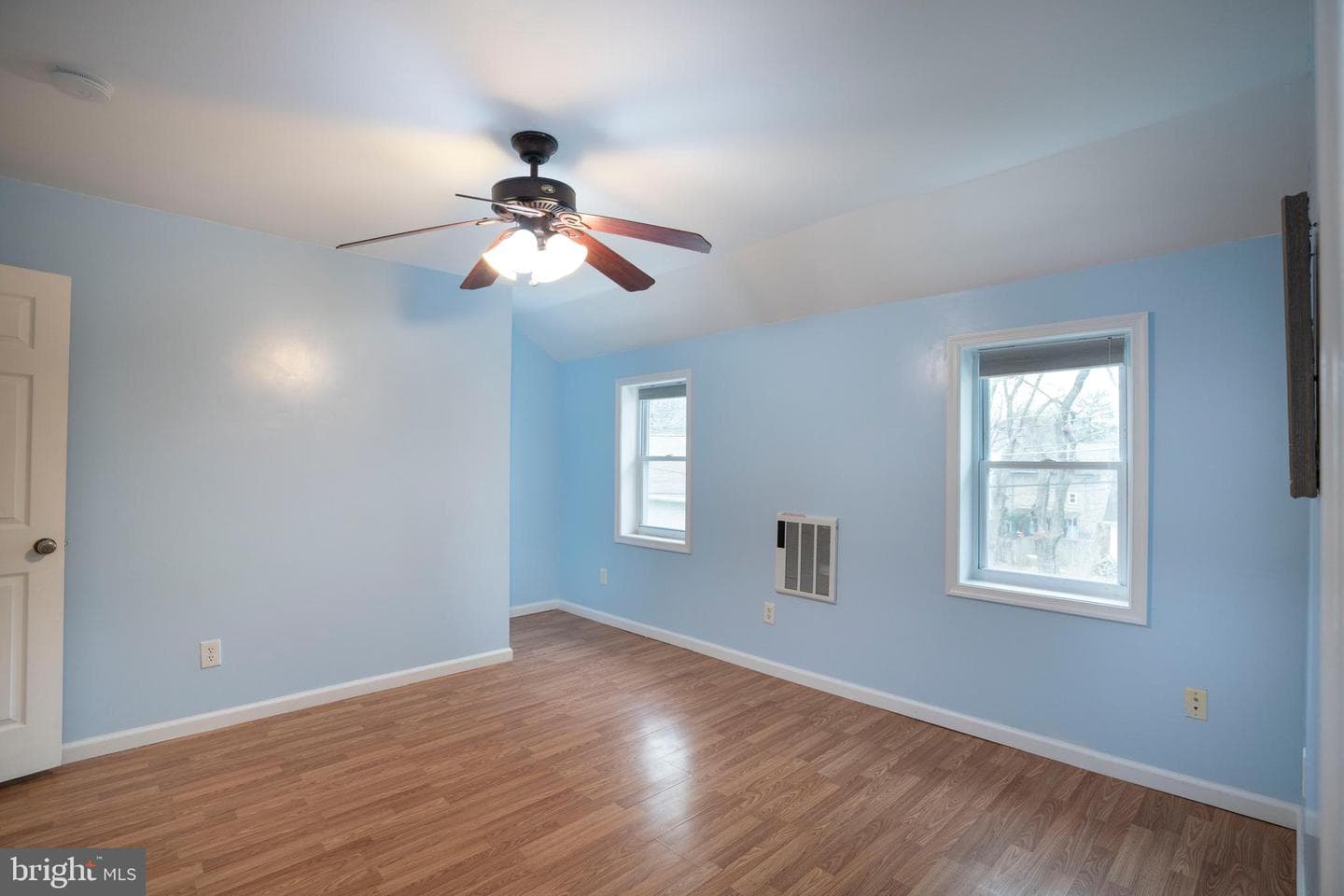 328 E Logan Street photo 49