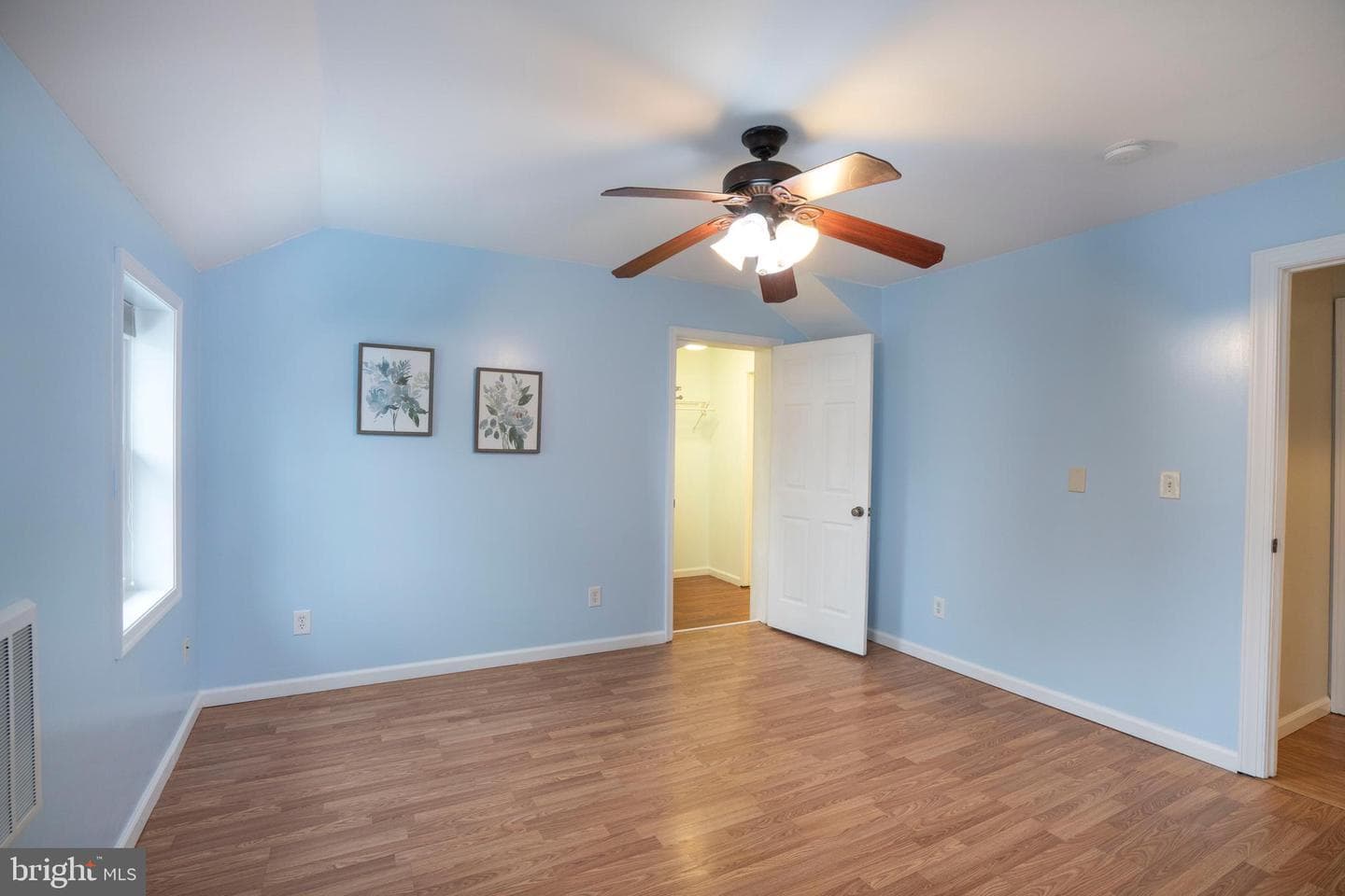 328 E Logan Street photo 50