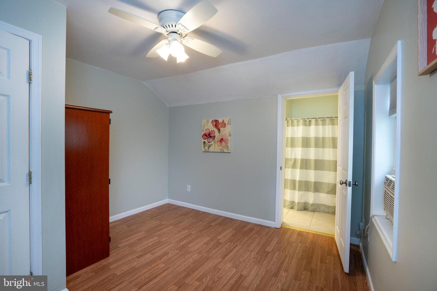 328 E Logan Street photo 56