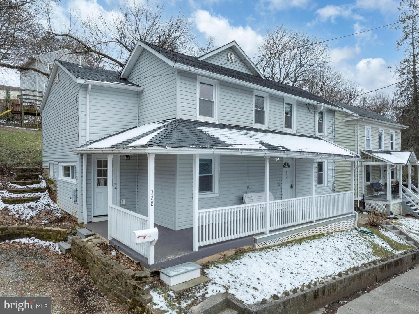 328 E Logan Street photo 8