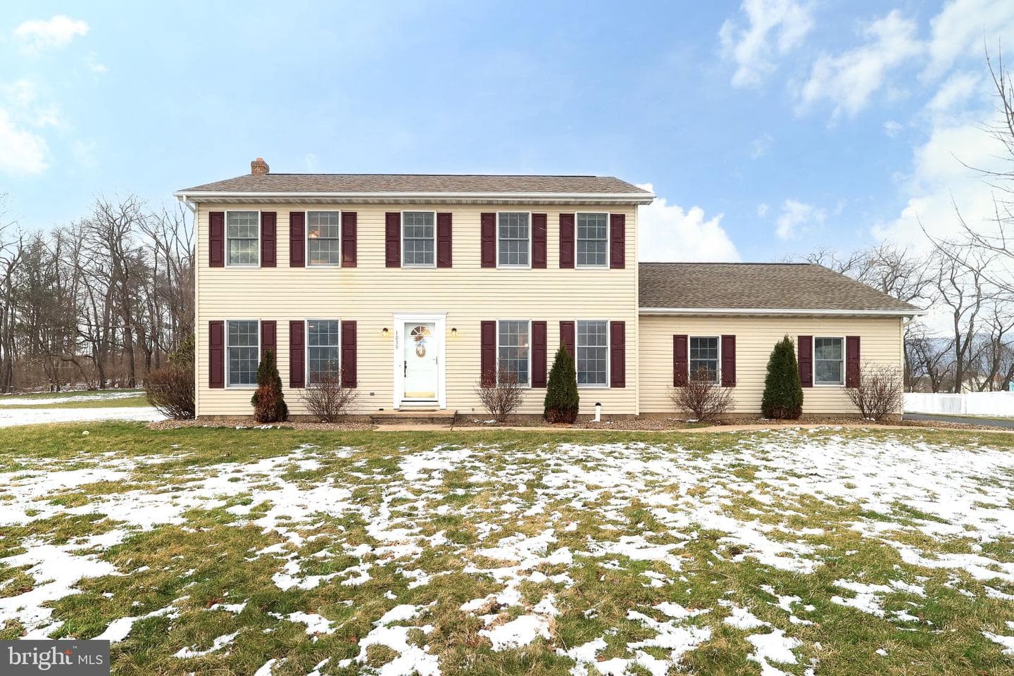 1039 E Springfield Drive