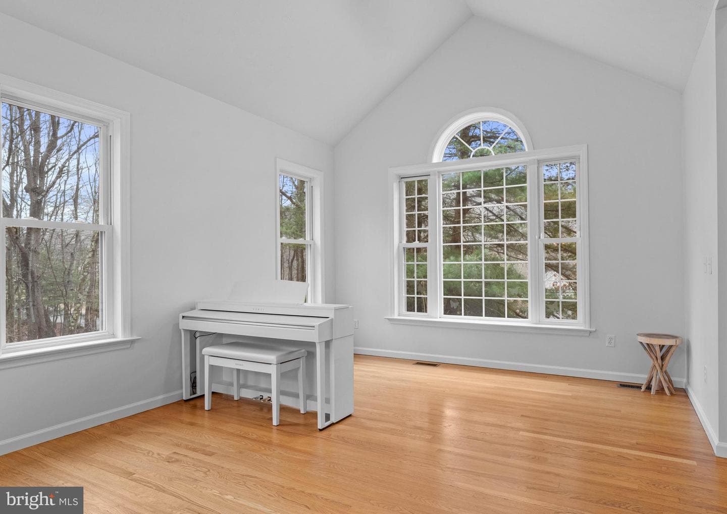 190 Michael Road photo 5