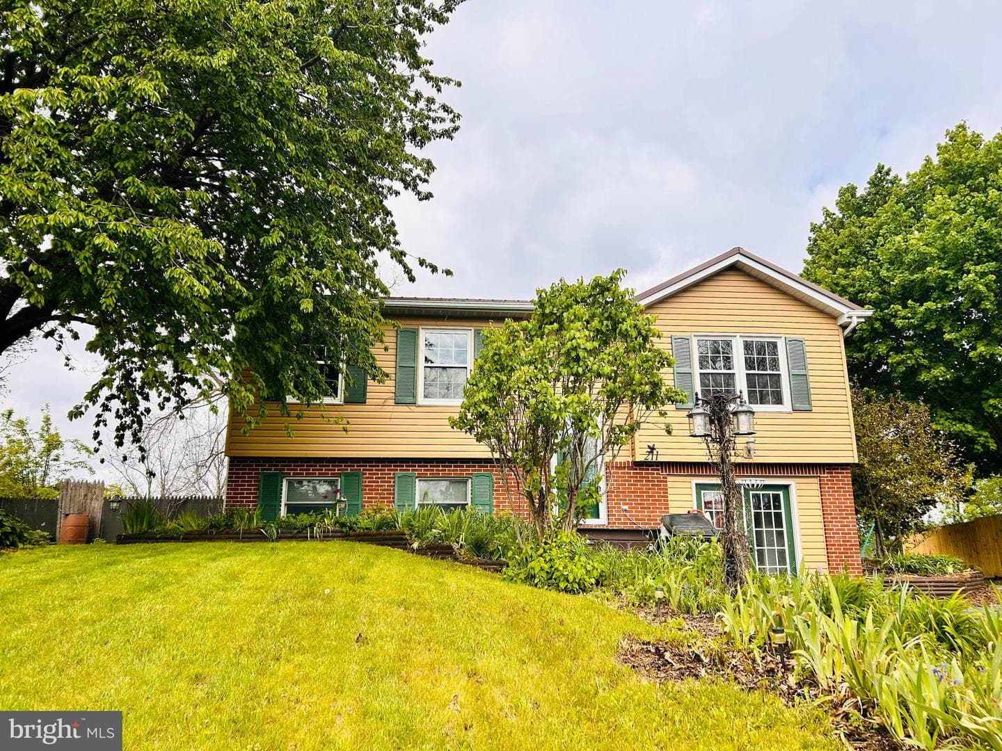 211 N Vanessa Drive photo 2