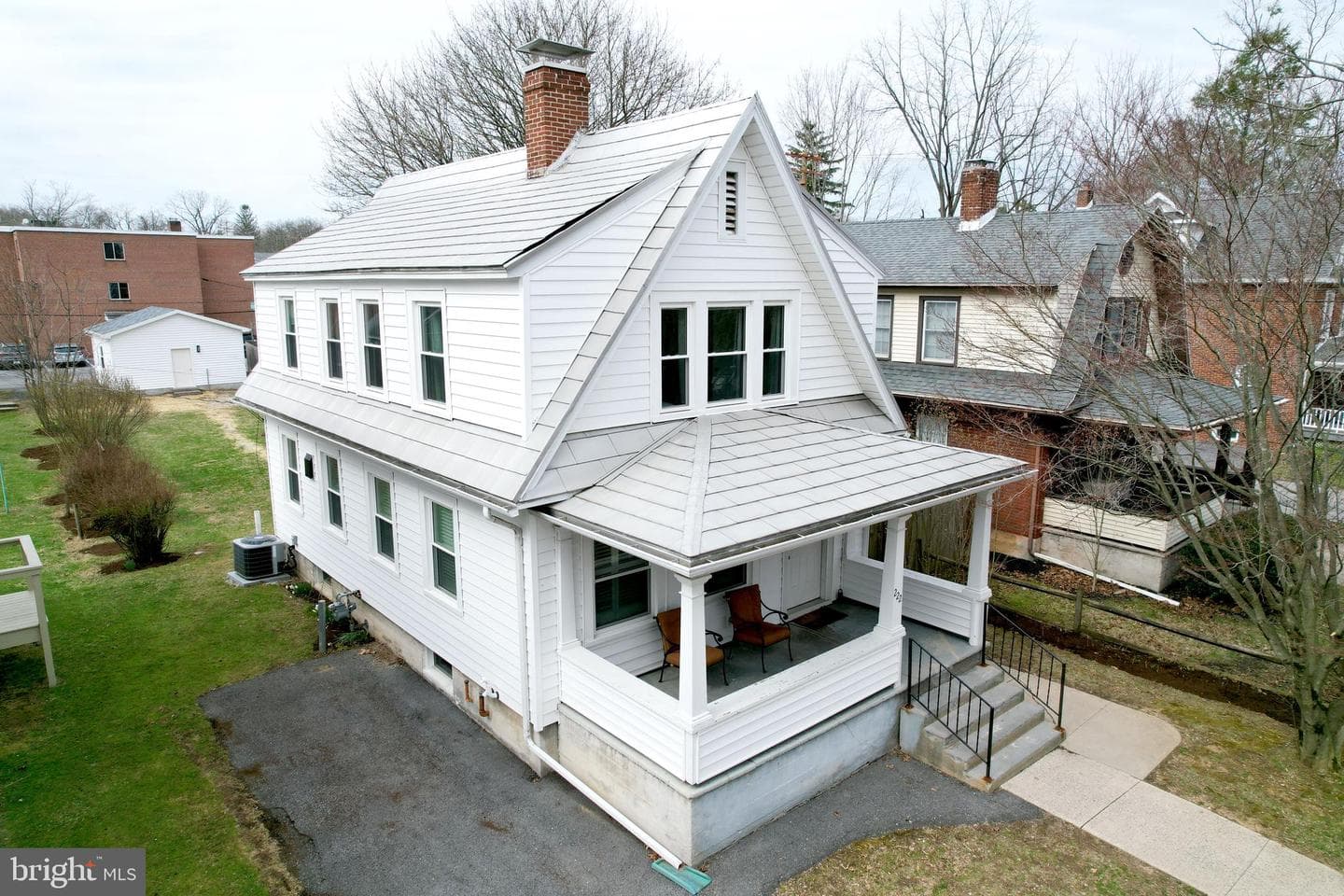 222 S Gill Street photo 3