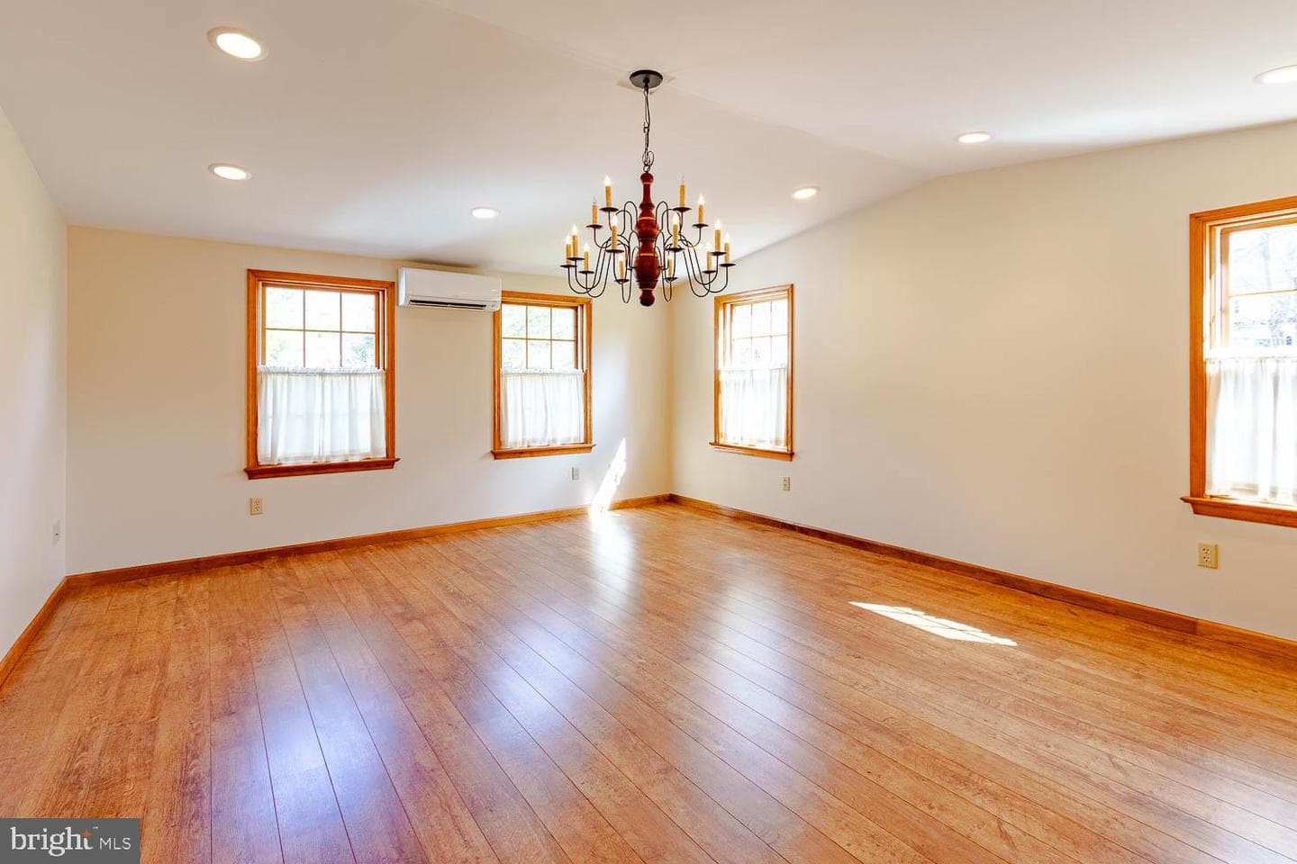 1460 Yardal Road photo 24