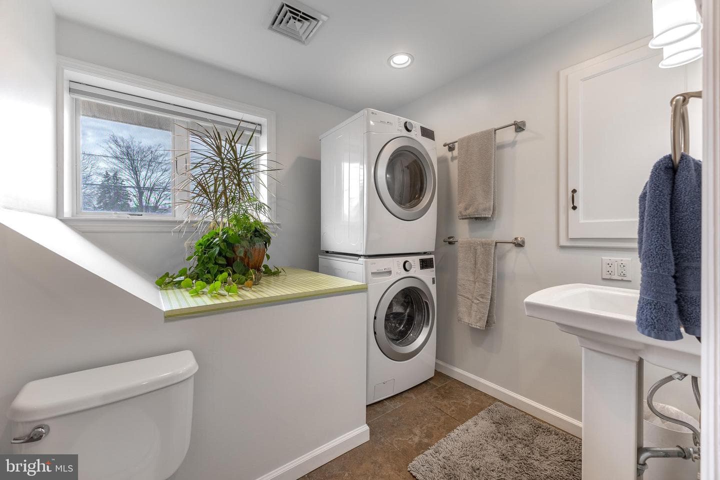 805 E High Street photo 21