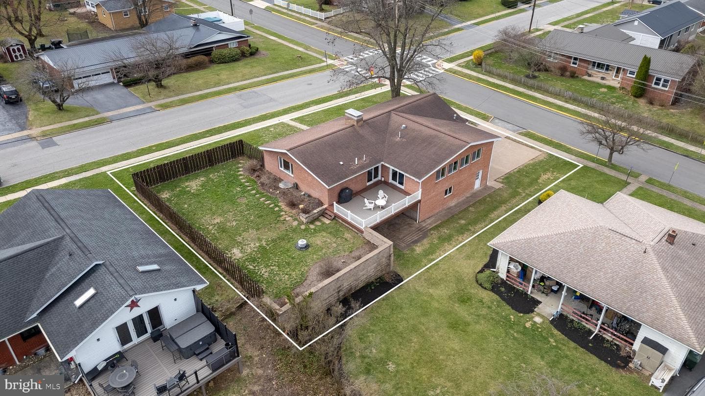 805 E High Street photo 37