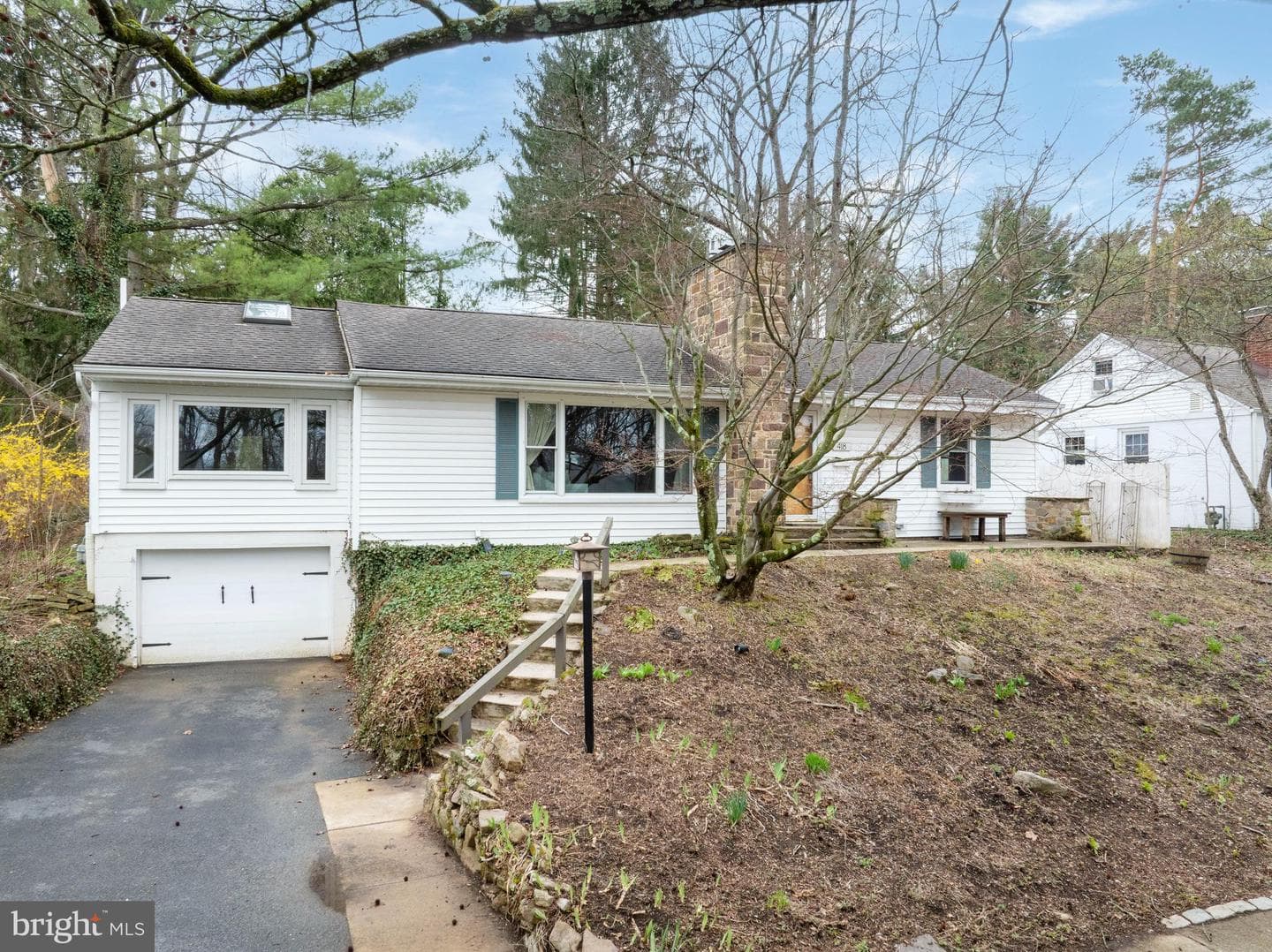 418 Martin Terrace photo 2