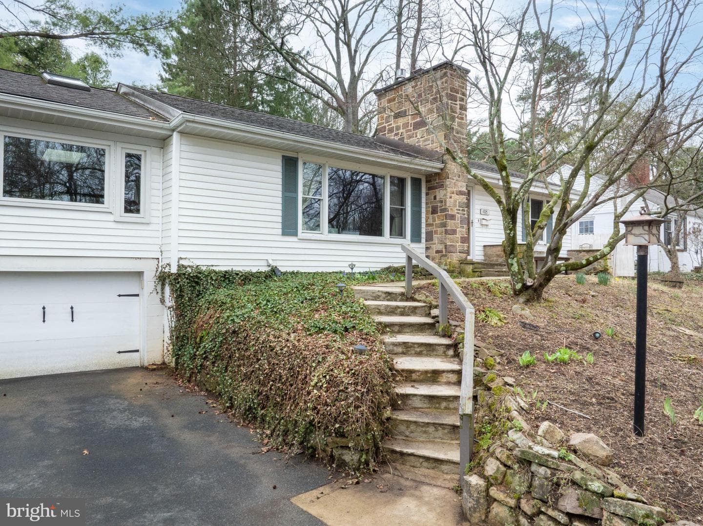418 Martin Terrace photo 3
