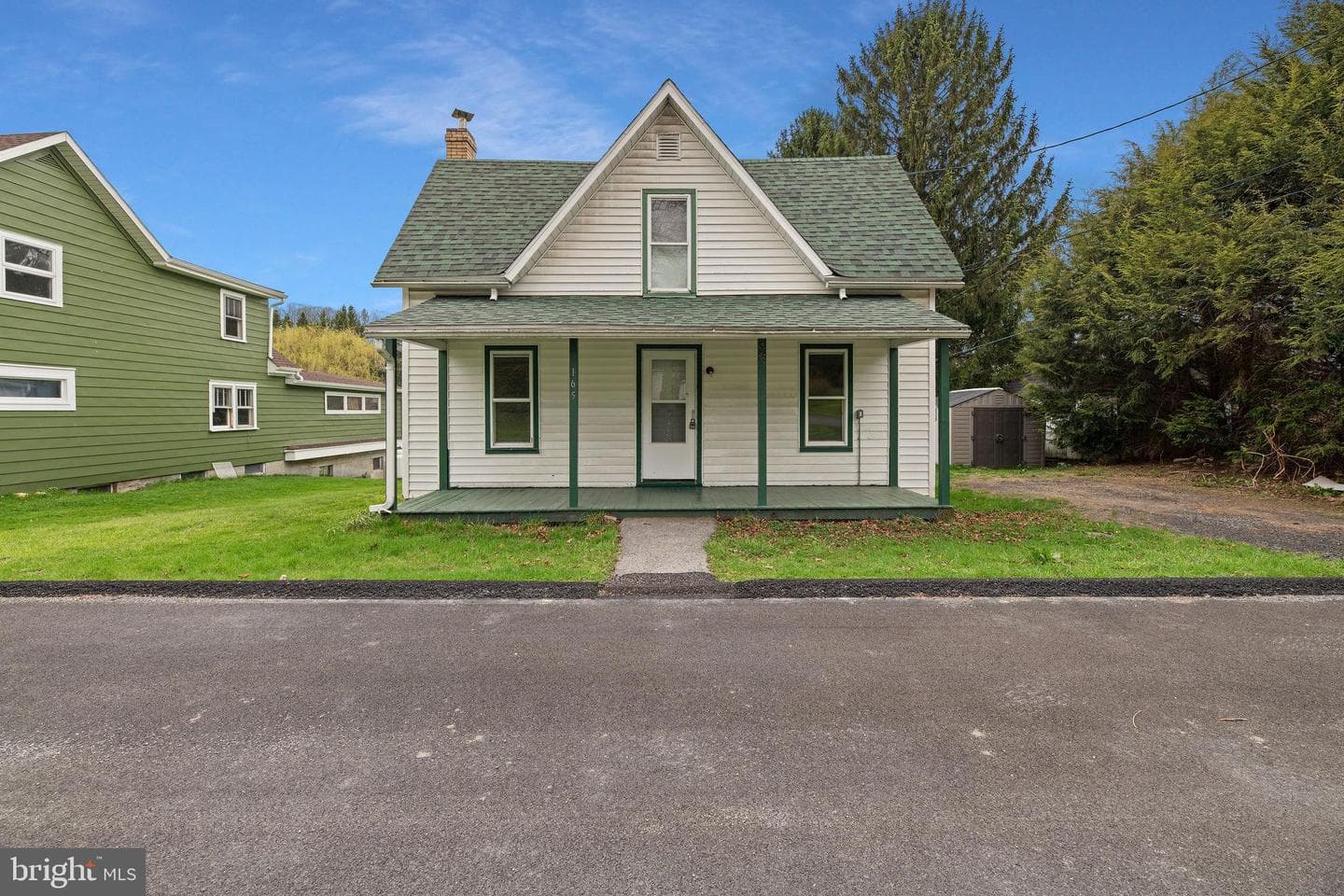165 Richard Street photo 4
