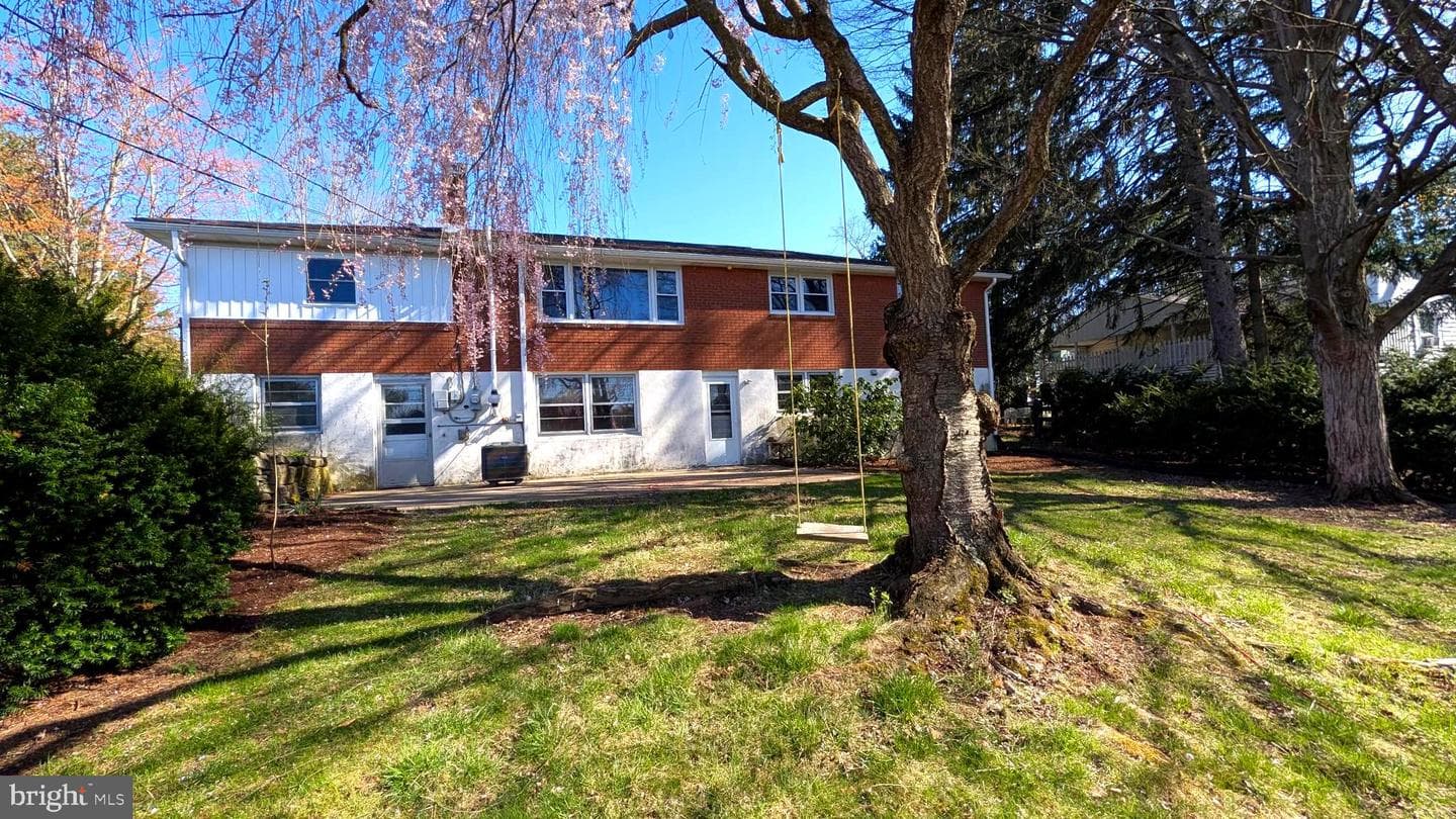 221 Ellen Avenue photo 2