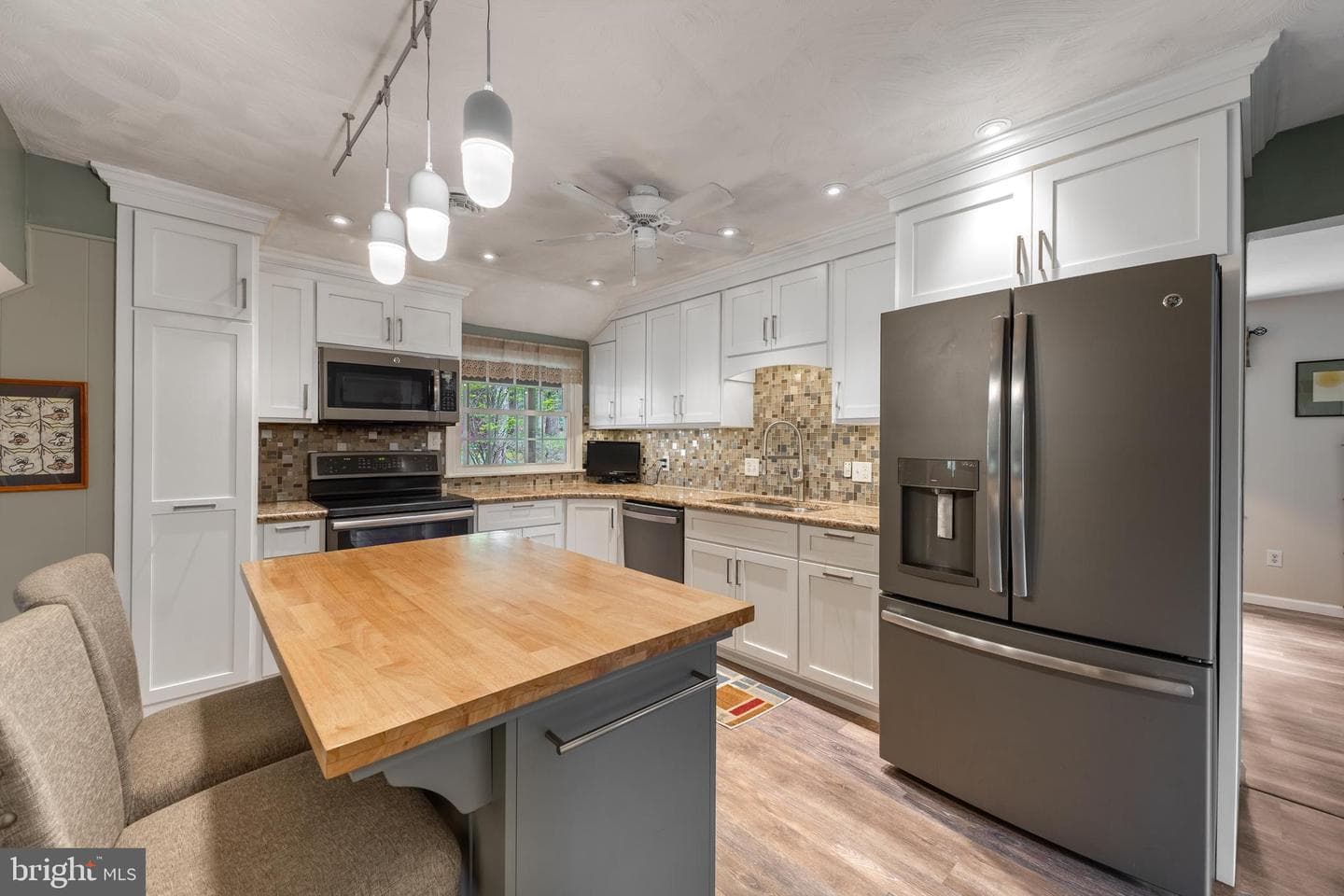679 Devonshire Drive photo 17