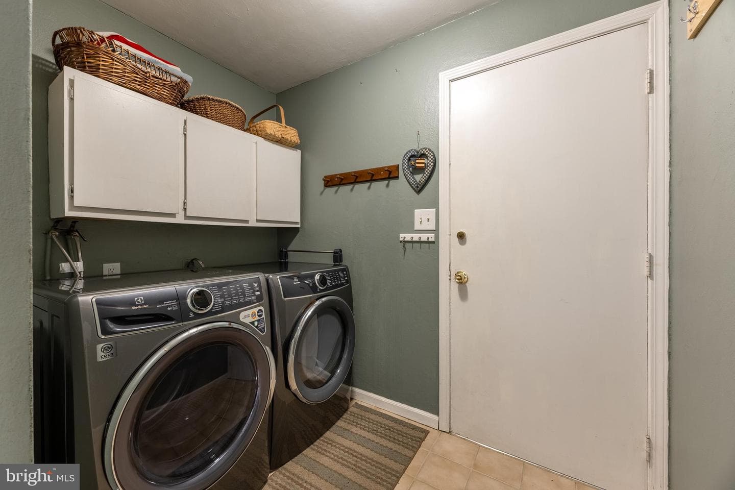 679 Devonshire Drive photo 27