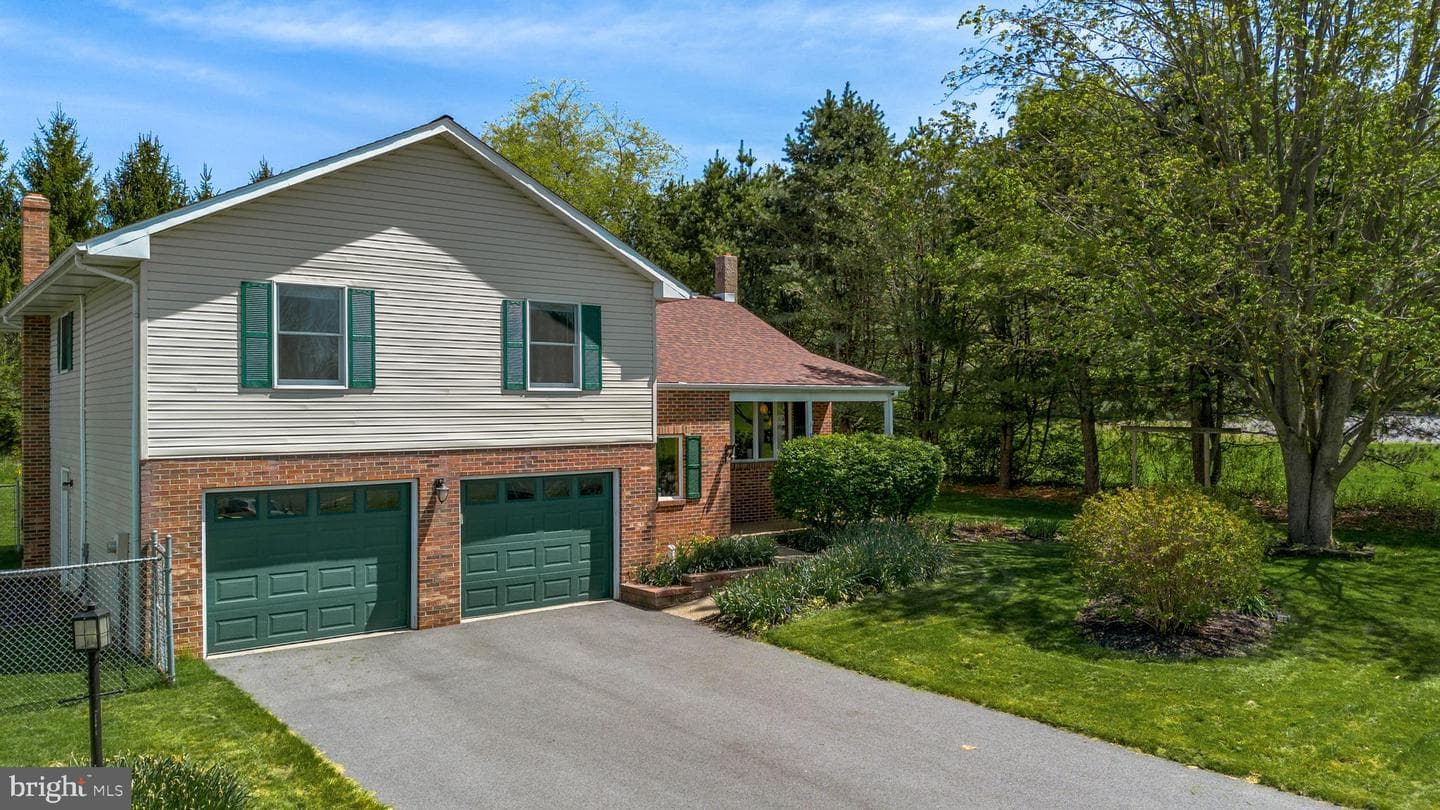 409 Goldfinch Drive photo 5