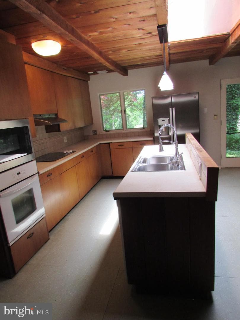 200 Tall Oaks Drive photo 13
