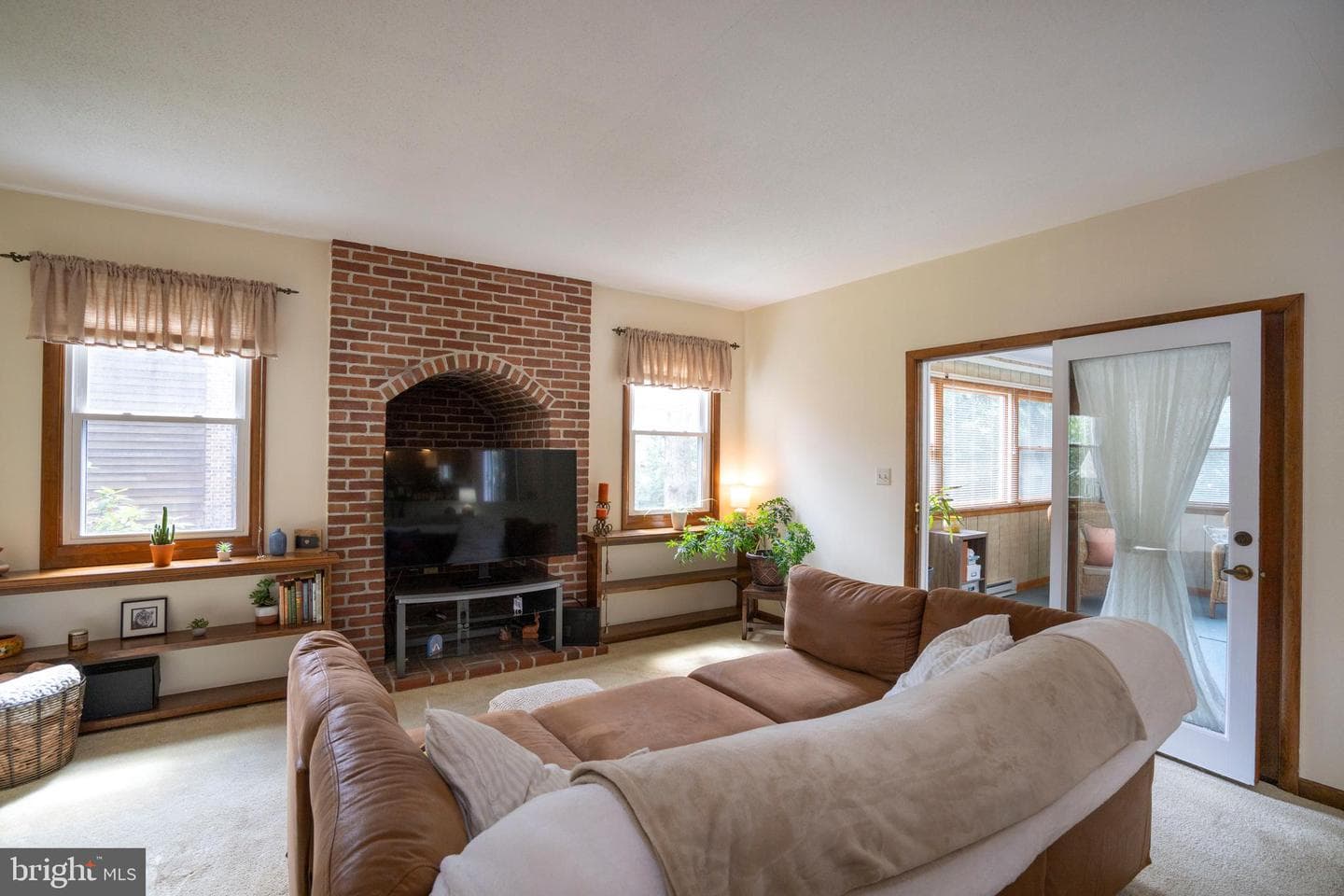 424 Canterbury Drive photo 4