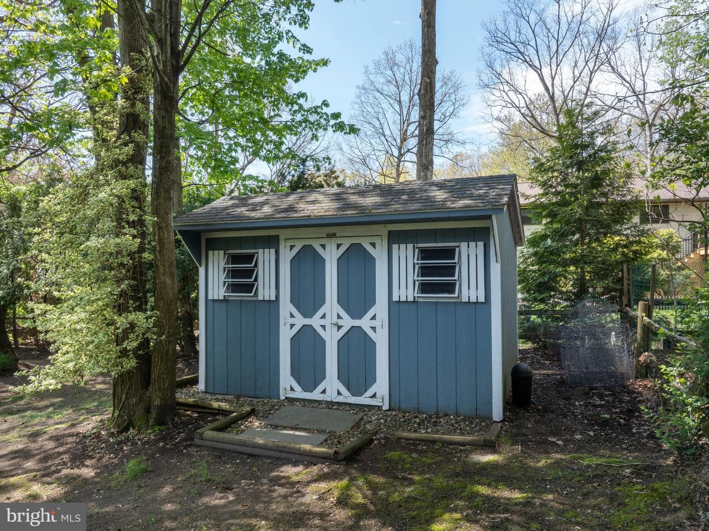 424 Canterbury Drive photo 45