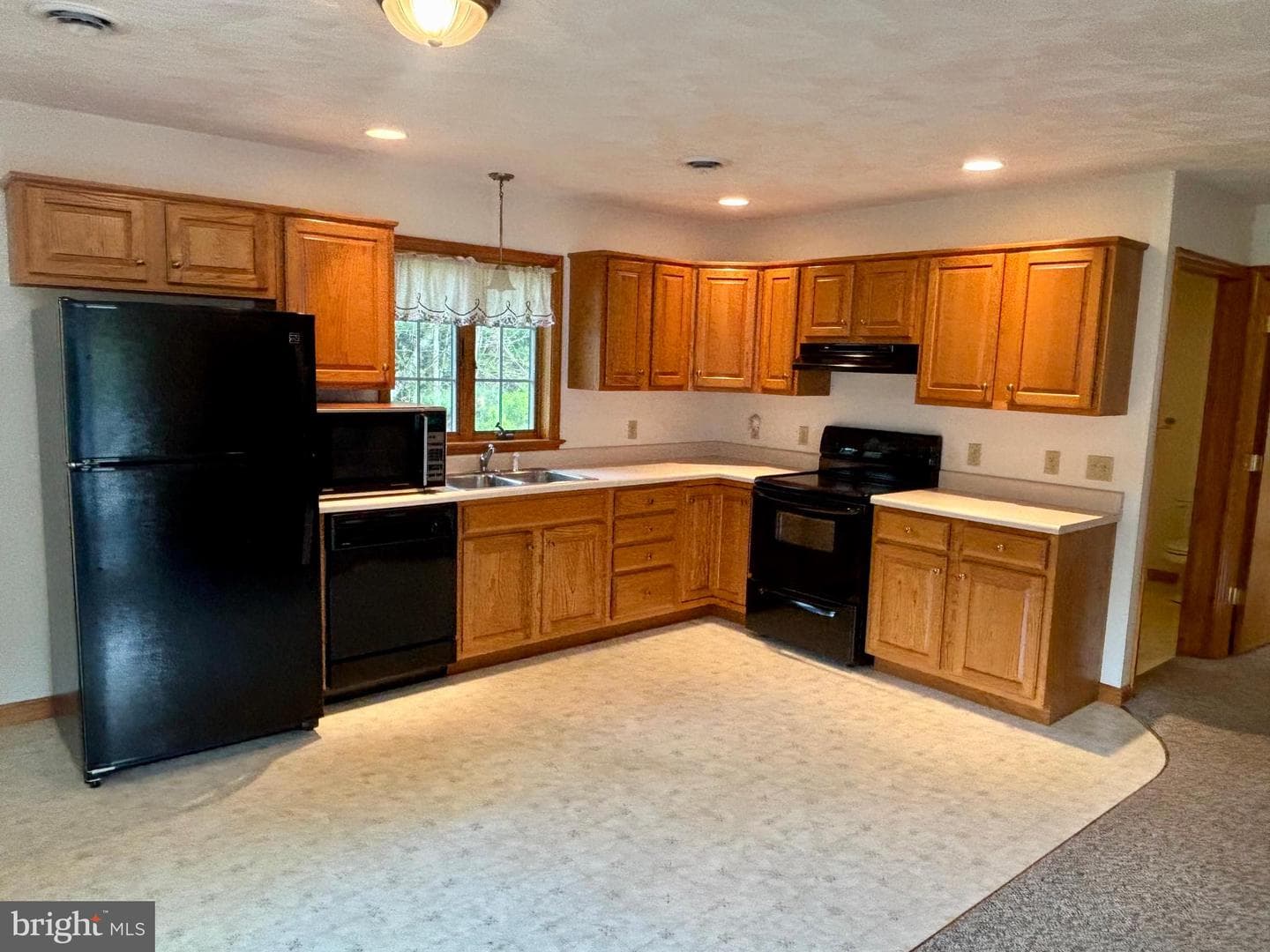 675 Elm Road photo 29