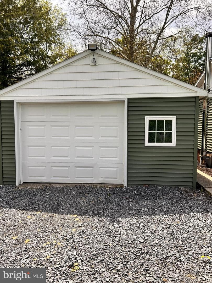 301 E Race Street photo 4