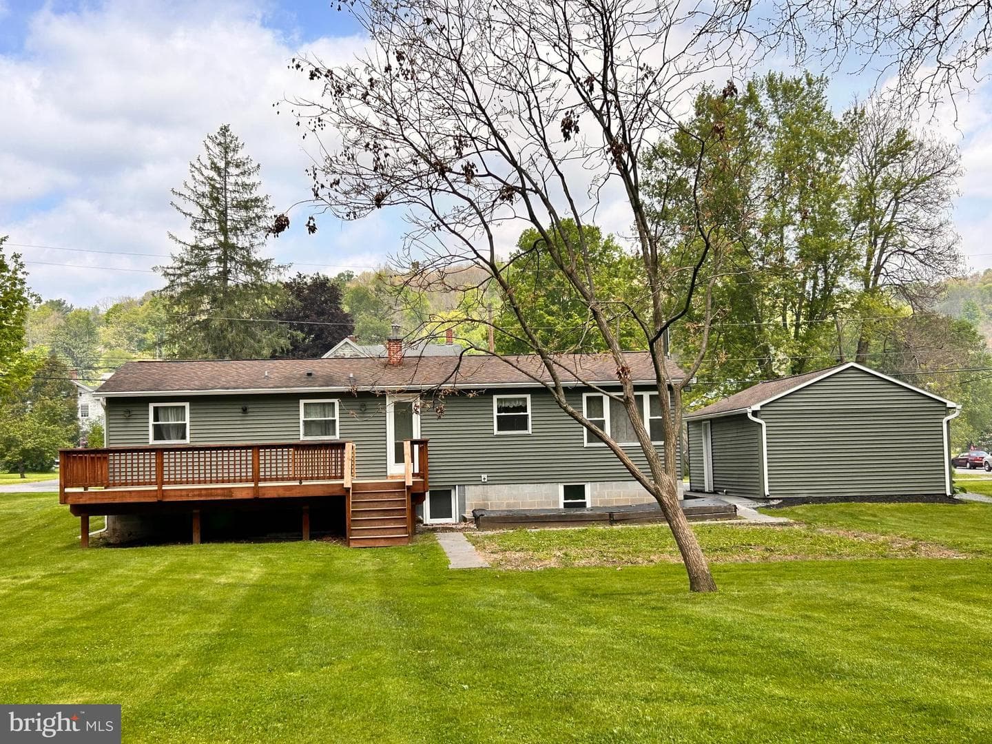 301 E Race Street photo 9
