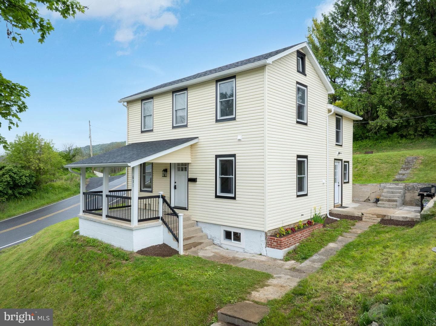 631 Fairview Street photo 3