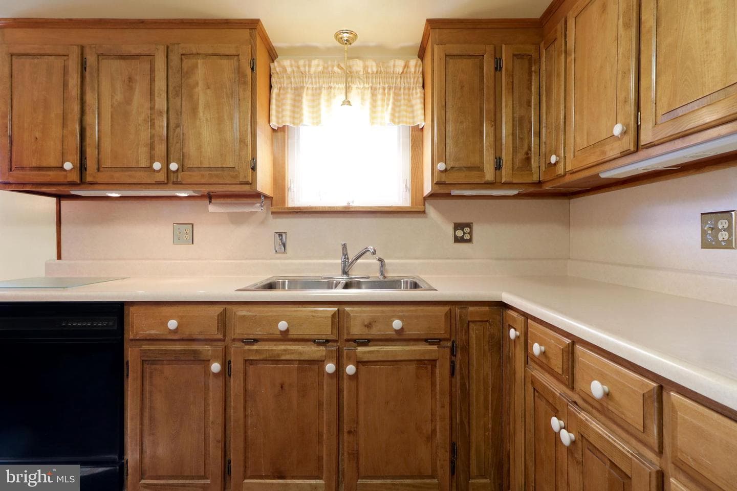 439 Shope Street photo 10