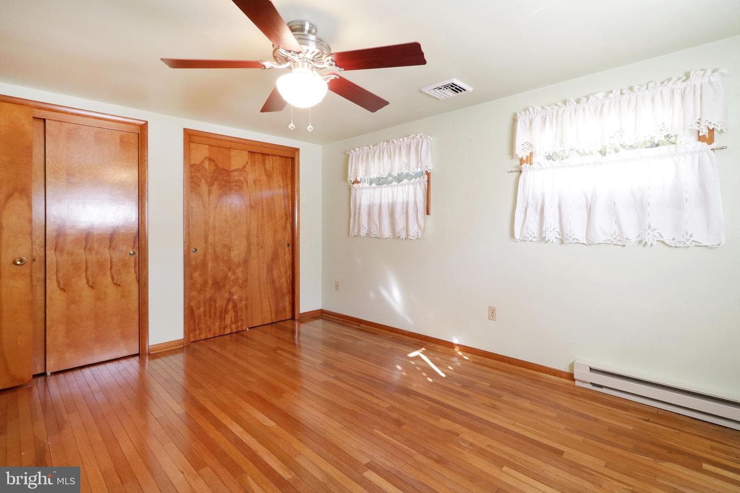 439 Shope Street photo 17