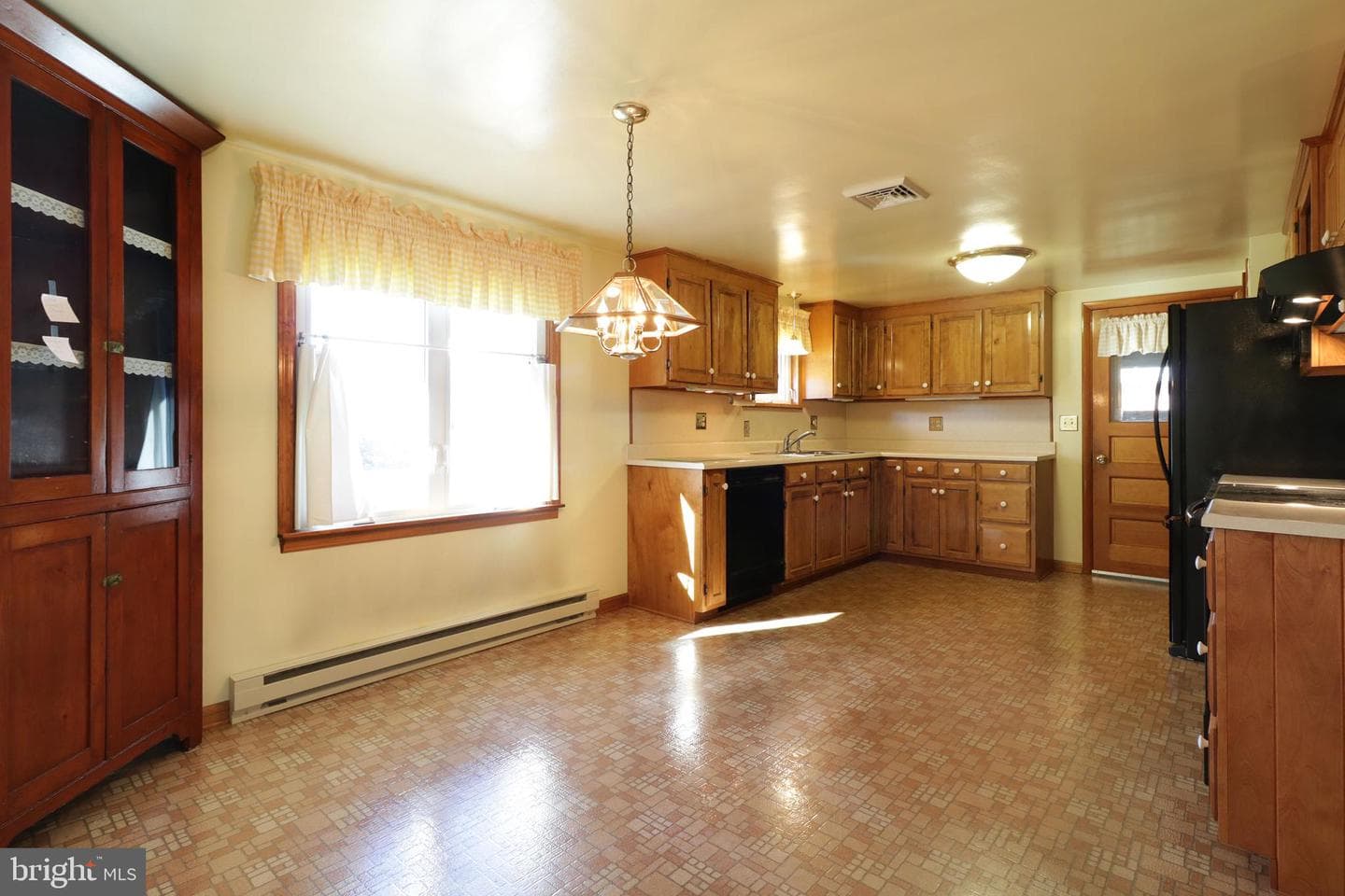 439 Shope Street photo 3