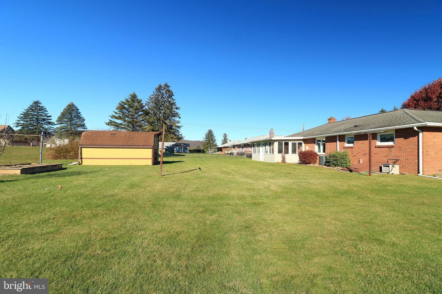 439 Shope Street photo 31
