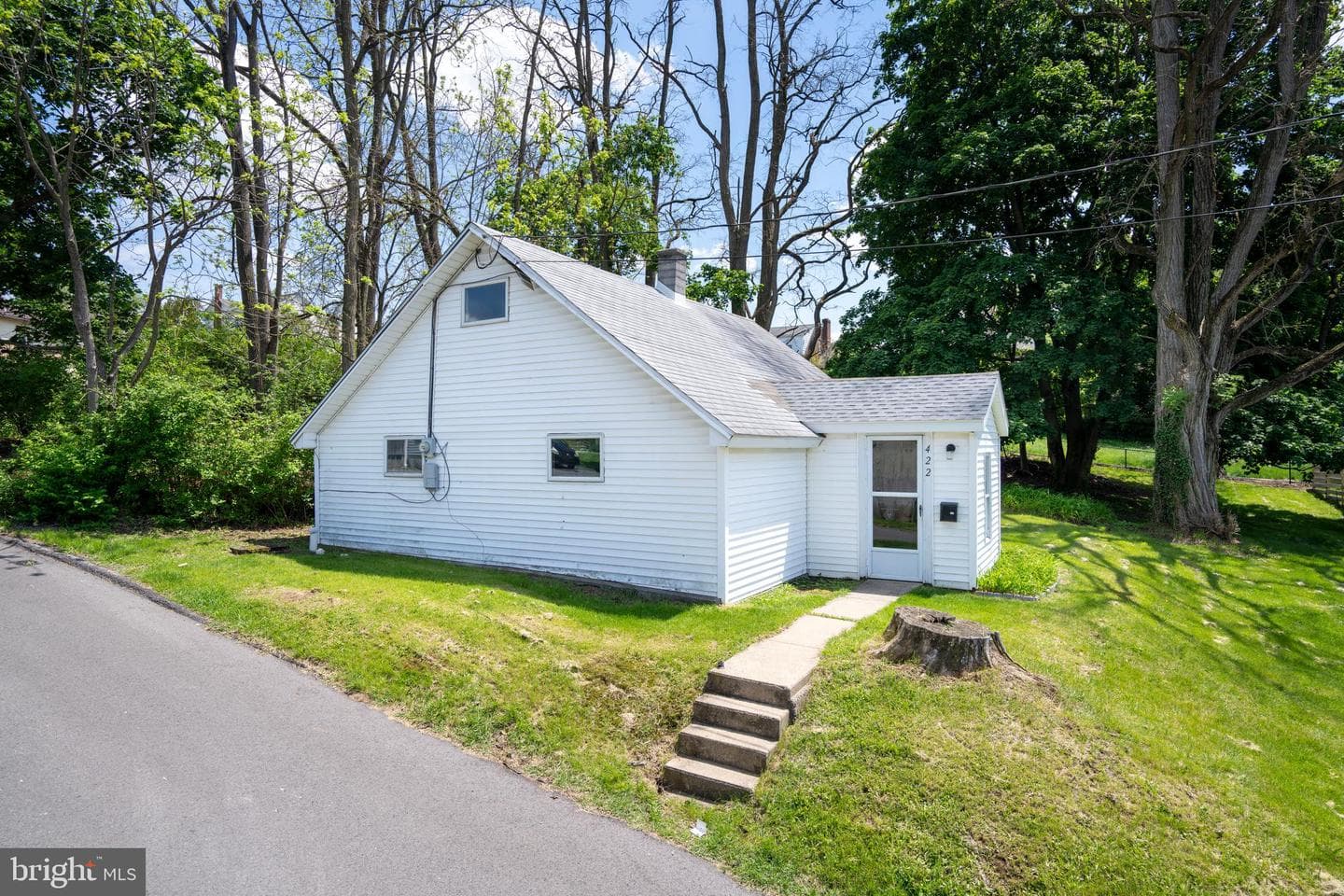 422 E Manchester Lane