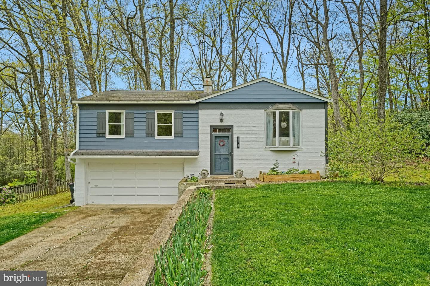 2107 N Oak Lane photo 2