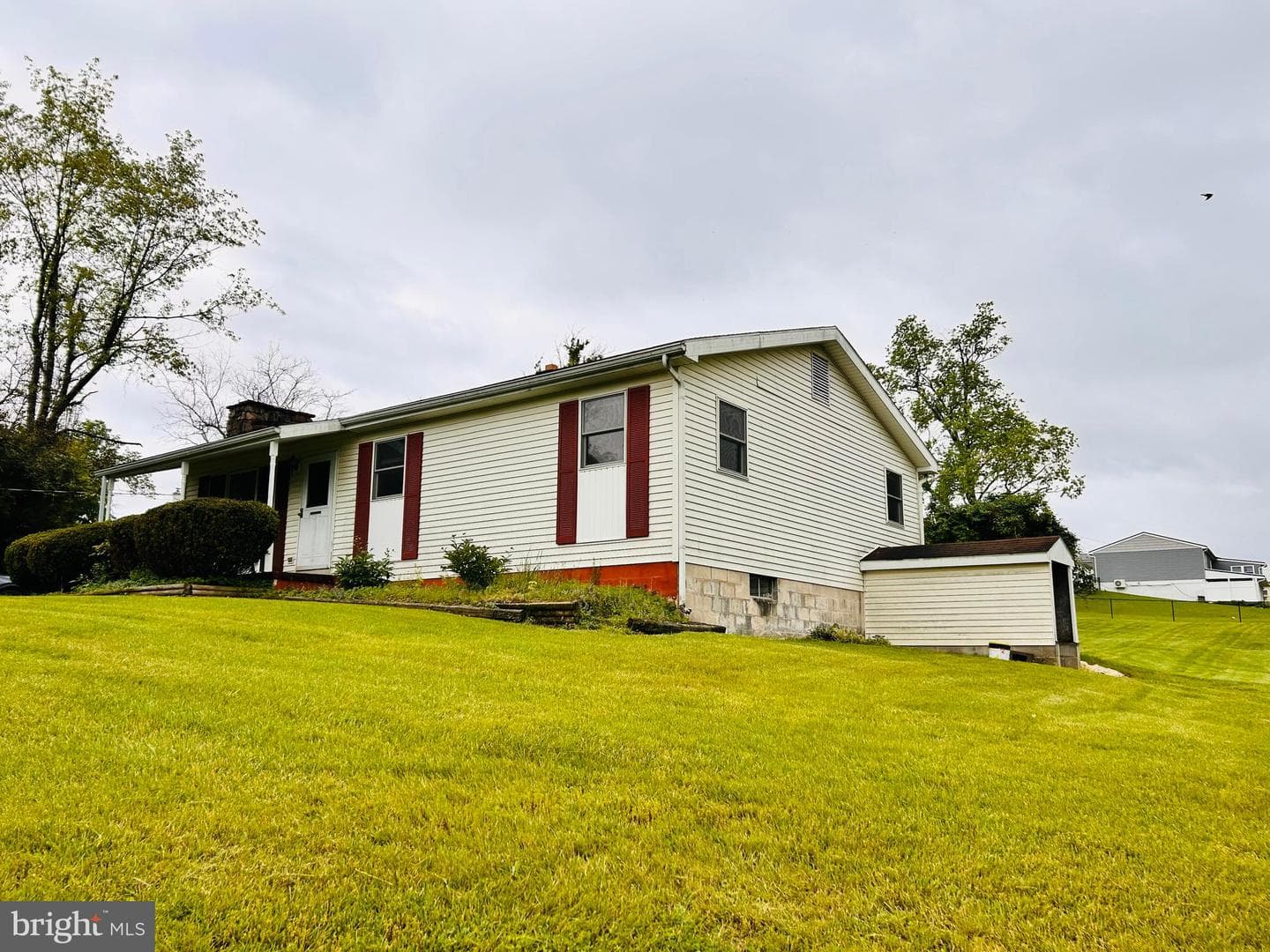 215 Brown Avenue photo 4