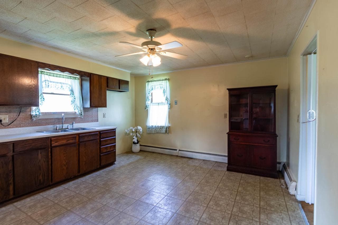 203 Gorton Road photo 5