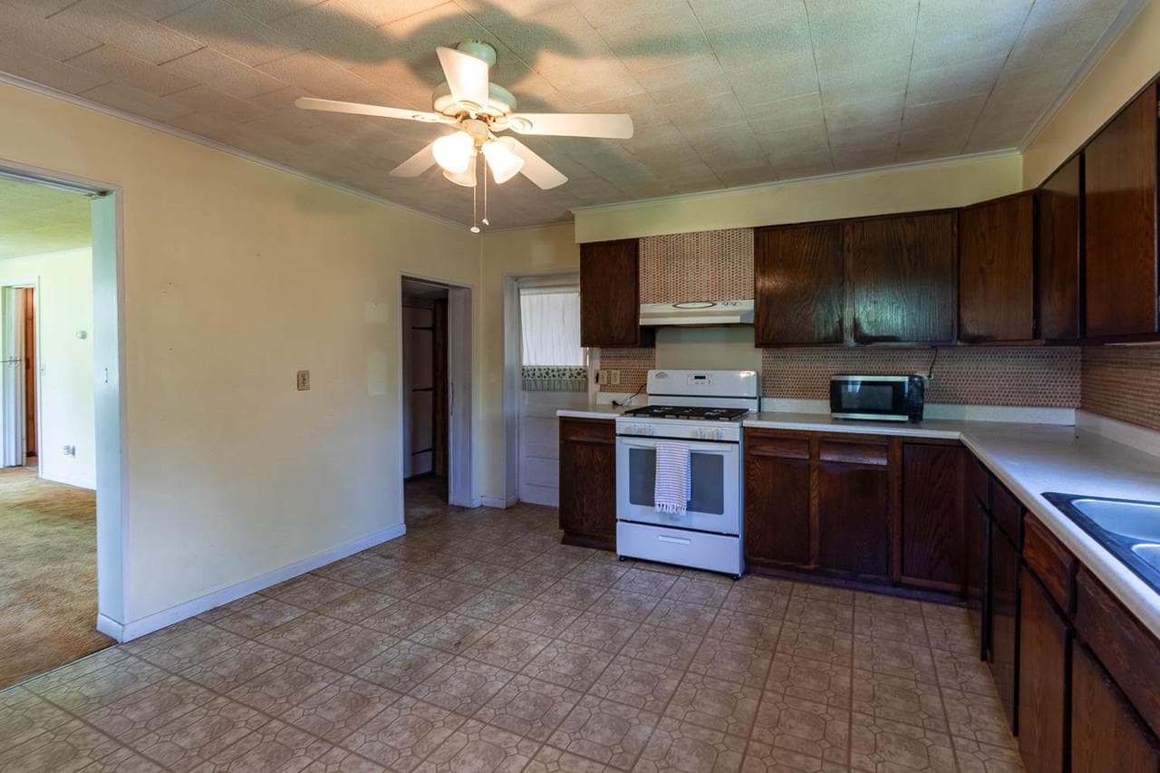 203 Gorton Road photo 7