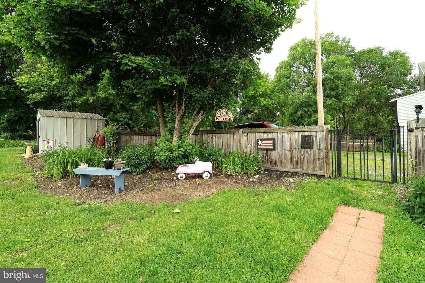 509 Willowbank Street photo 40
