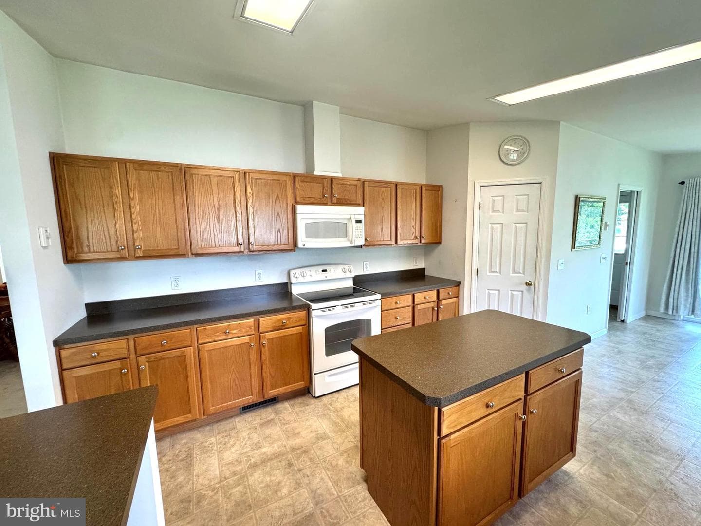 328 Hickory Street photo 18