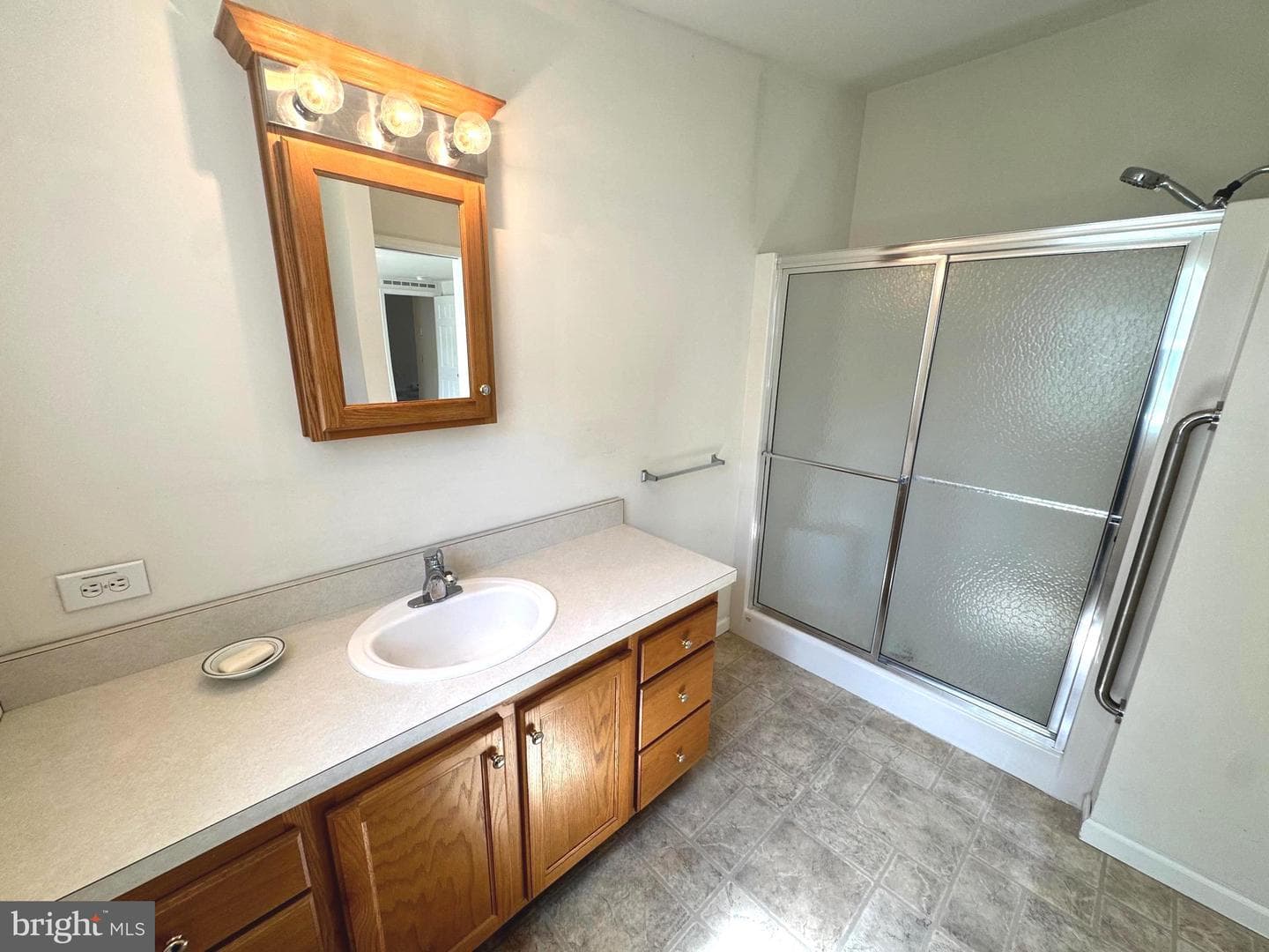328 Hickory Street photo 32