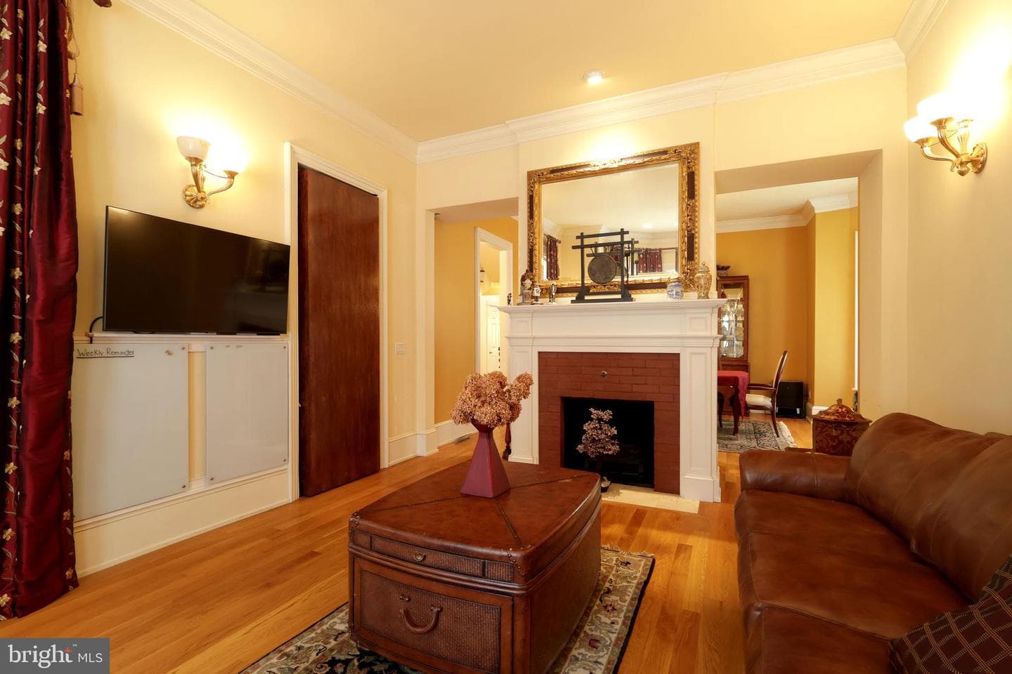 153 E Linn Street photo 12