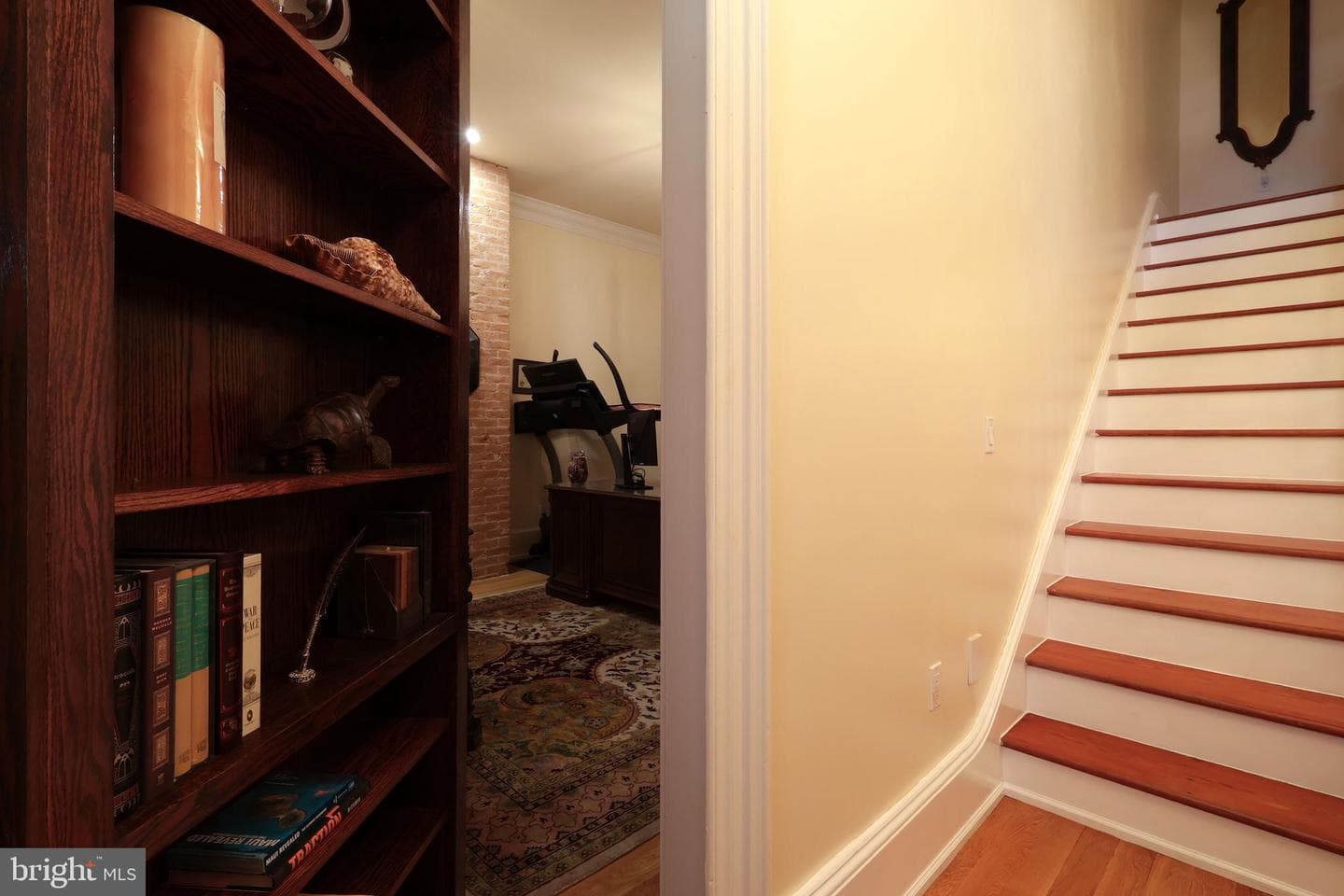 153 E Linn Street photo 20