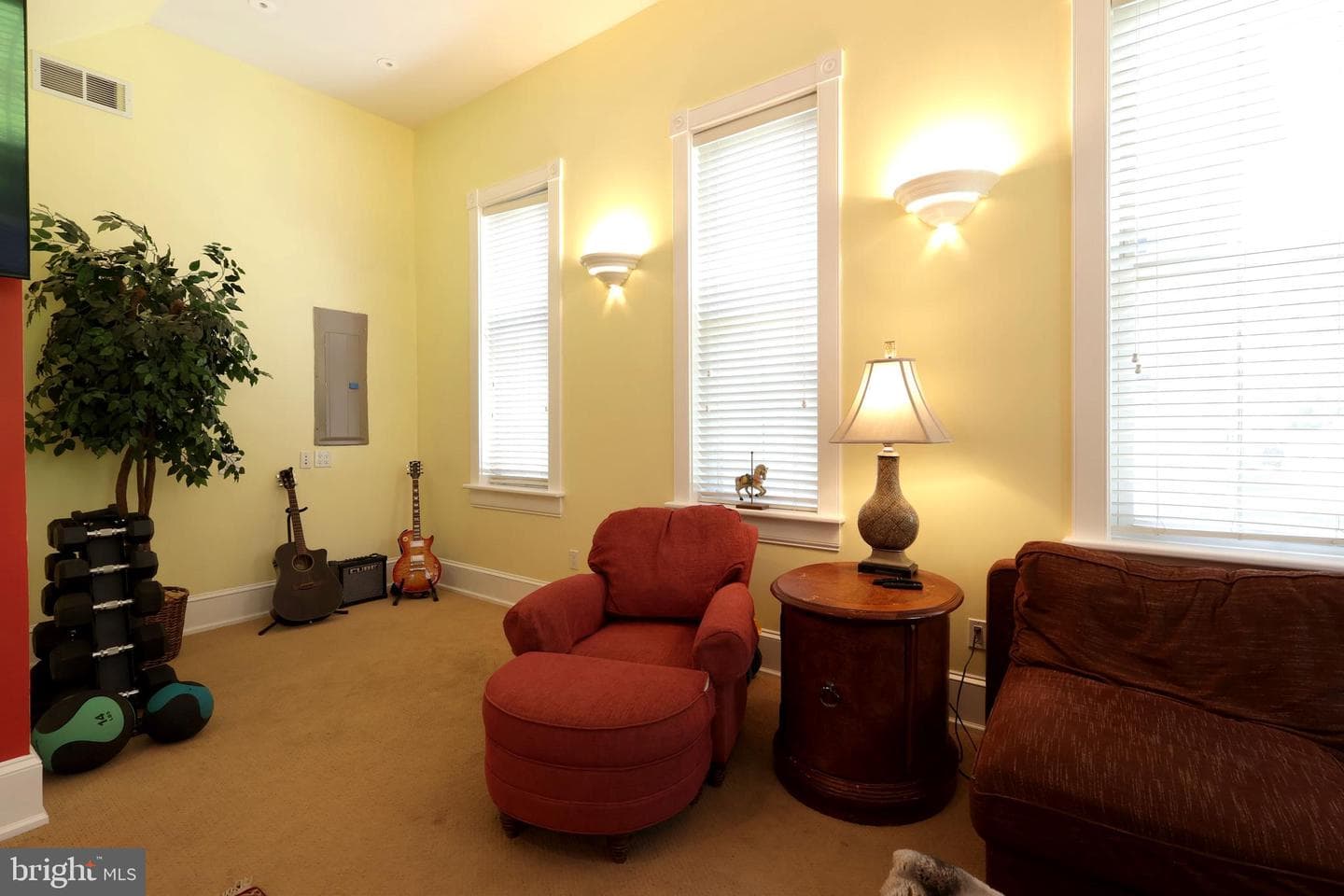 153 E Linn Street photo 25