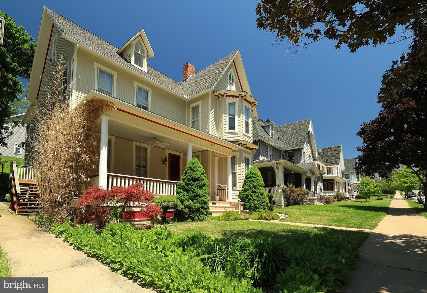 153 E Linn Street photo 3