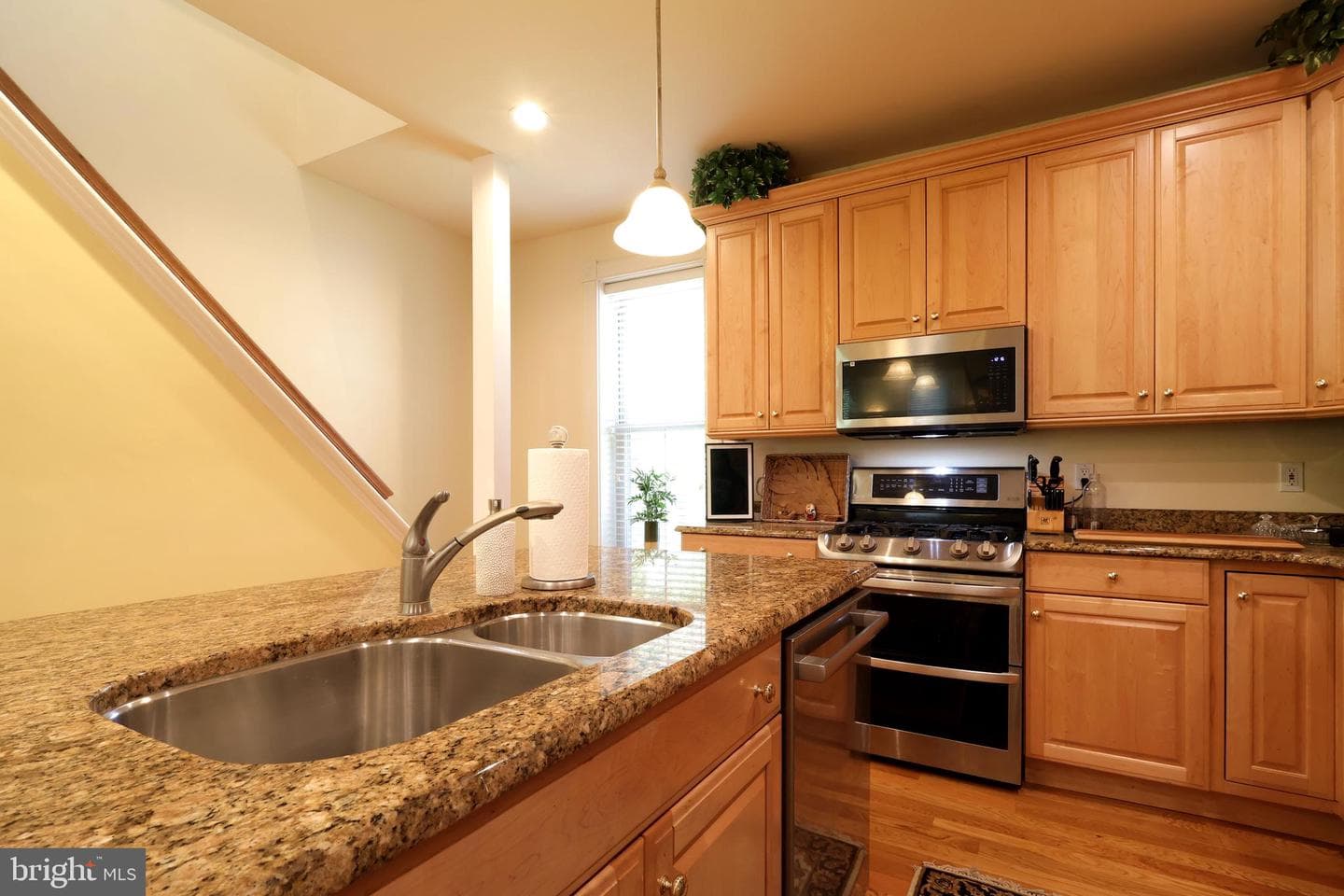 153 E Linn Street photo 32