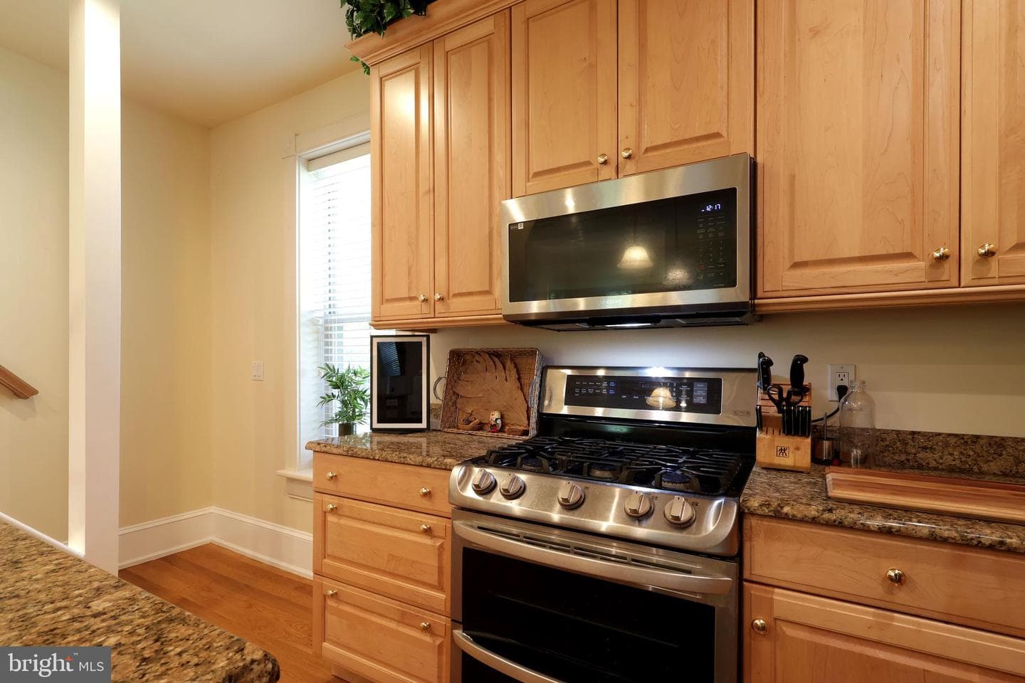 153 E Linn Street photo 33
