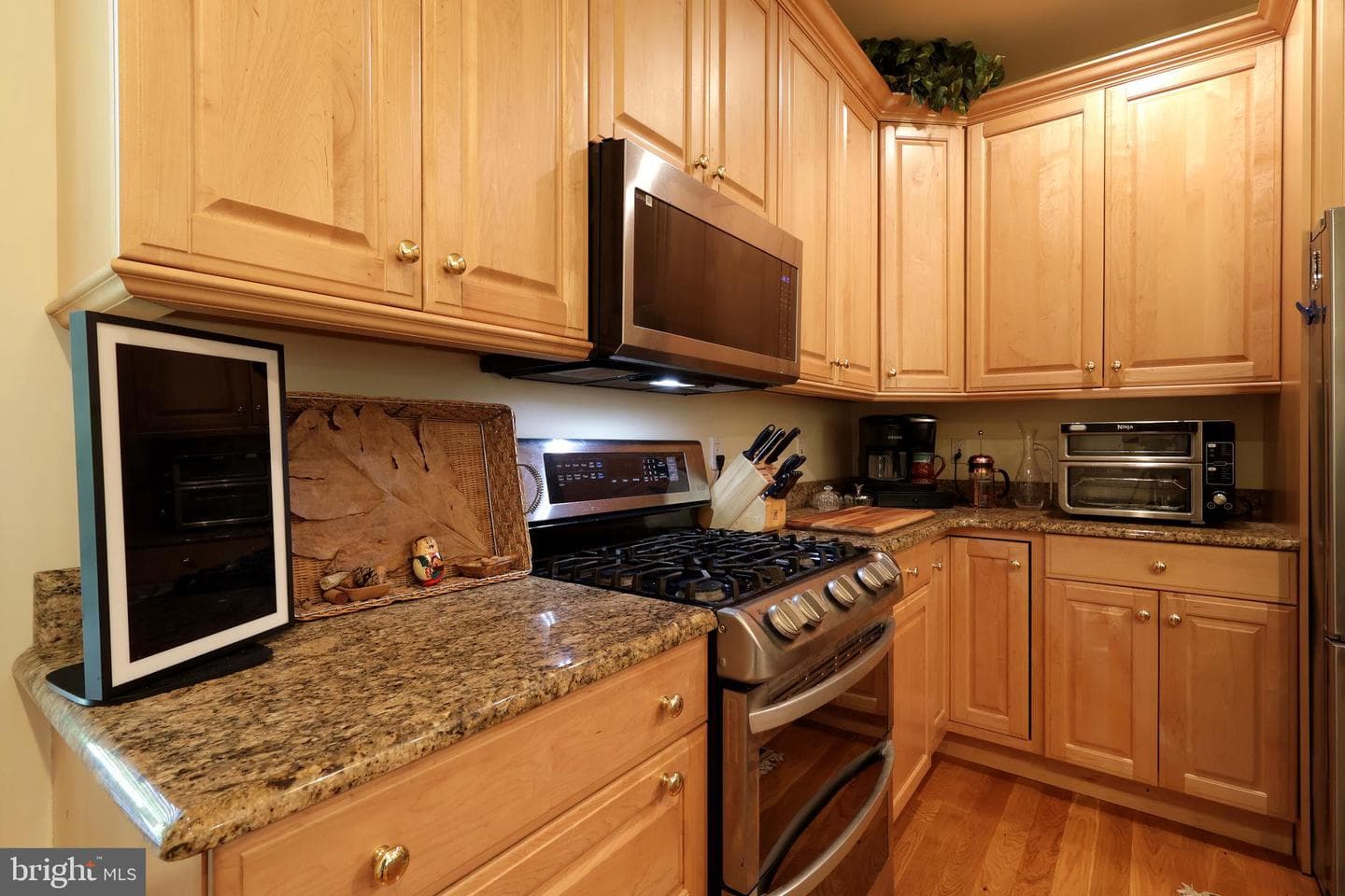 153 E Linn Street photo 35