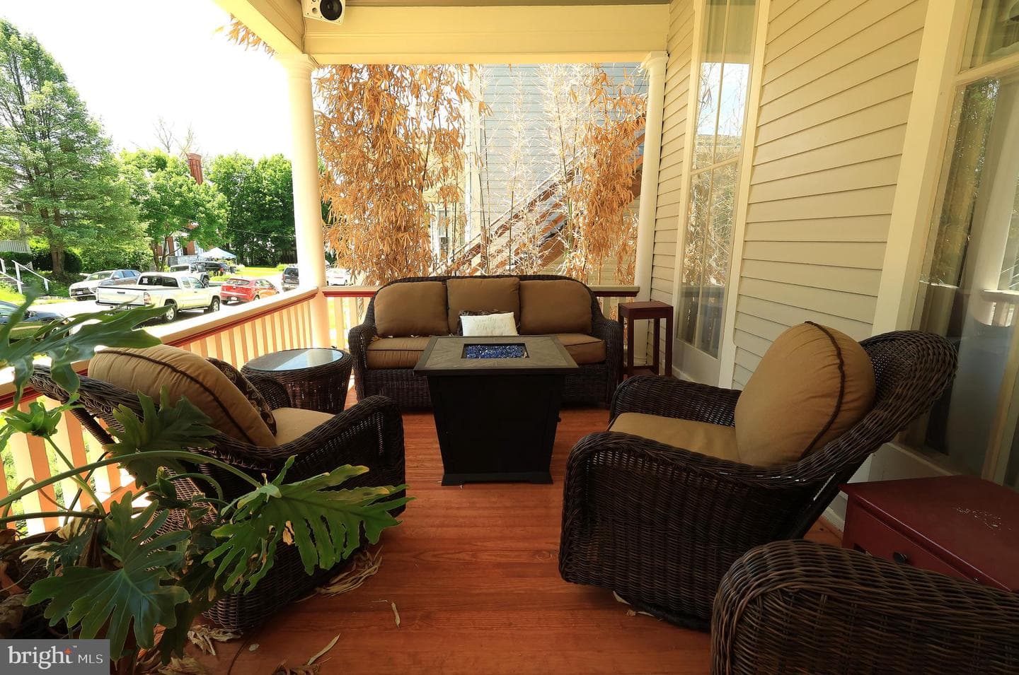 153 E Linn Street photo 6