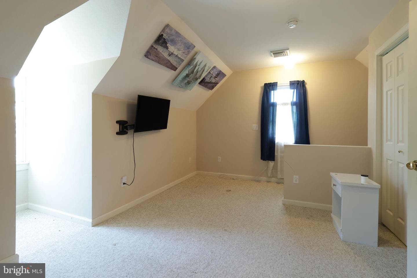 153 E Linn Street photo 66