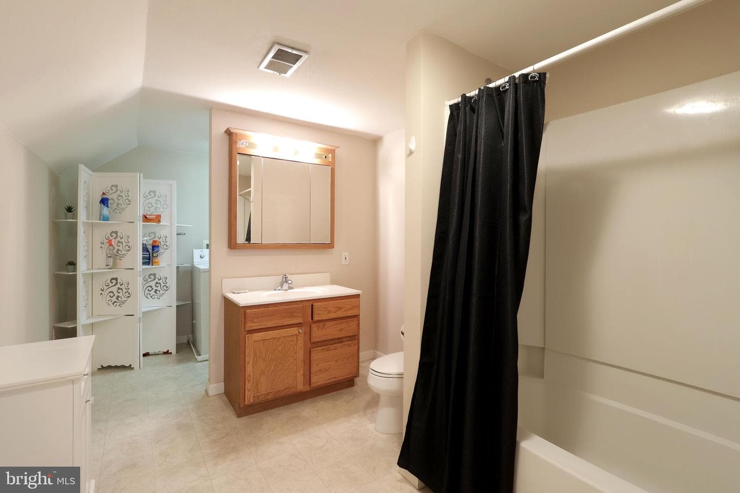 153 E Linn Street photo 67